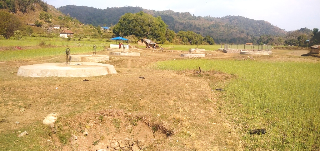 काकाकुल रेक्चाबासी, एक घरलाई दुई ग्रागी पानी